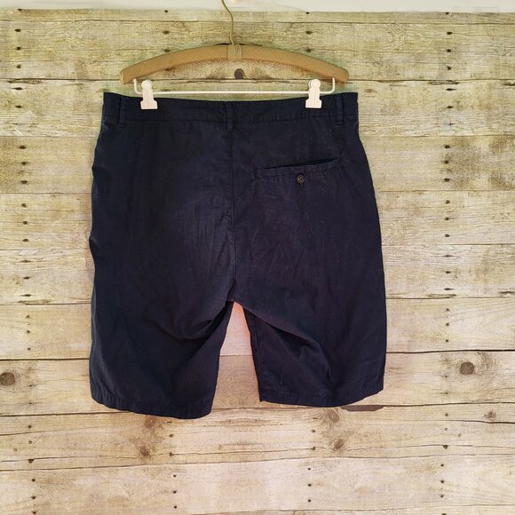 H&M Divided Blue Shorts (34W), Large Black V-Neck T-Shirt - Picture 3 of 8